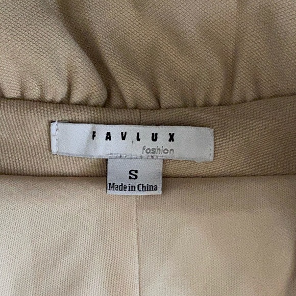 Beige jacket with one button - Picture 3 of 3